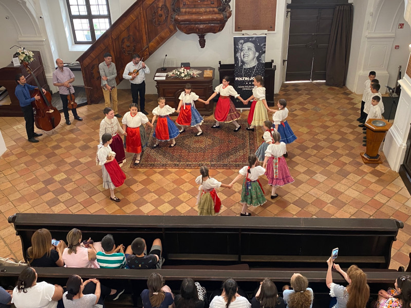  Akinek a folklór az anyanyelve volt