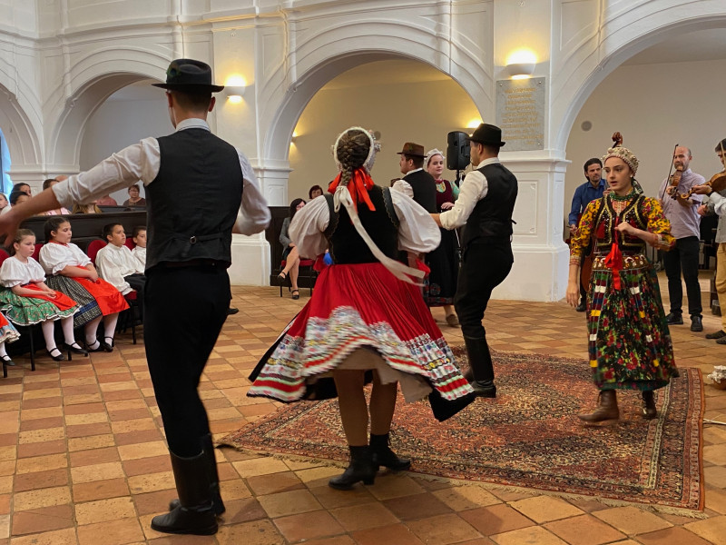  Akinek a folklór az anyanyelve volt