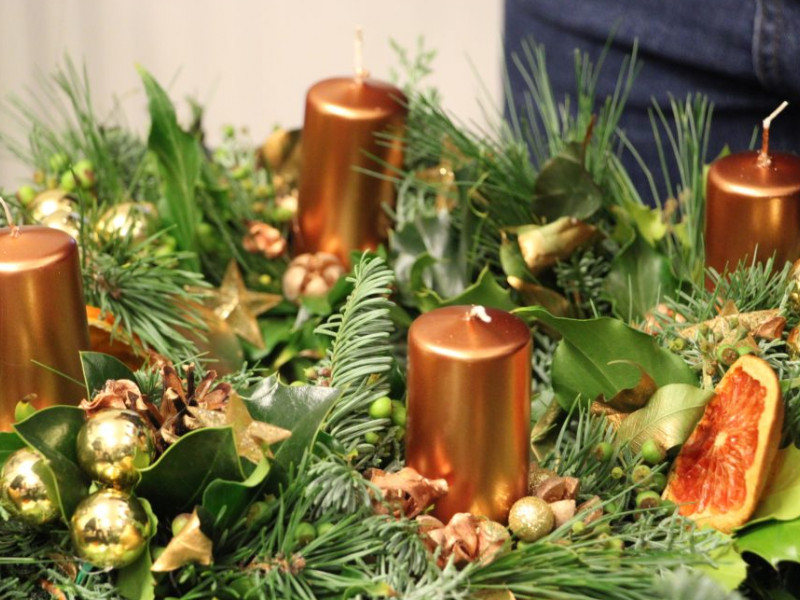 Adventi koszorú a PRaktika műhelyében