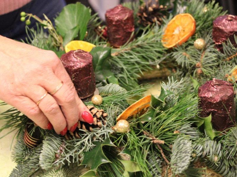 Adventi koszorú a PRaktika műhelyében