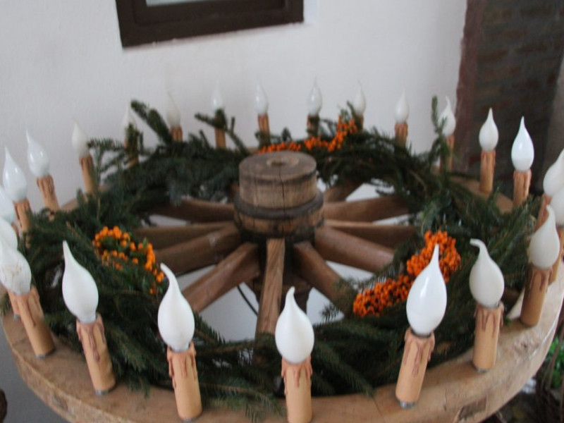 Adventi koszorú a PRaktika műhelyében