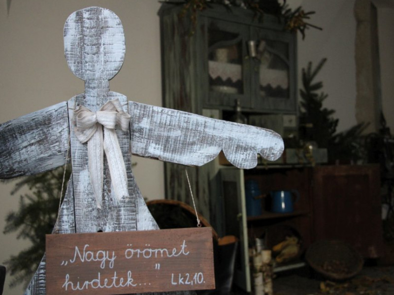 Adventi koszorú a PRaktika műhelyében