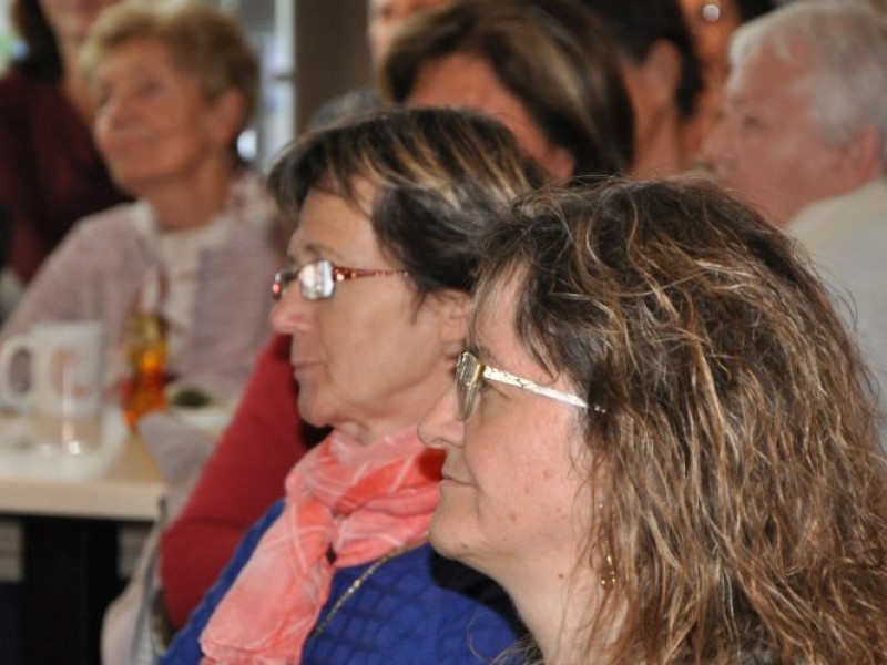 Kávéházi beszélgetés