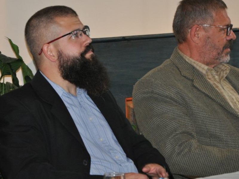 Kávéházi beszélgetés