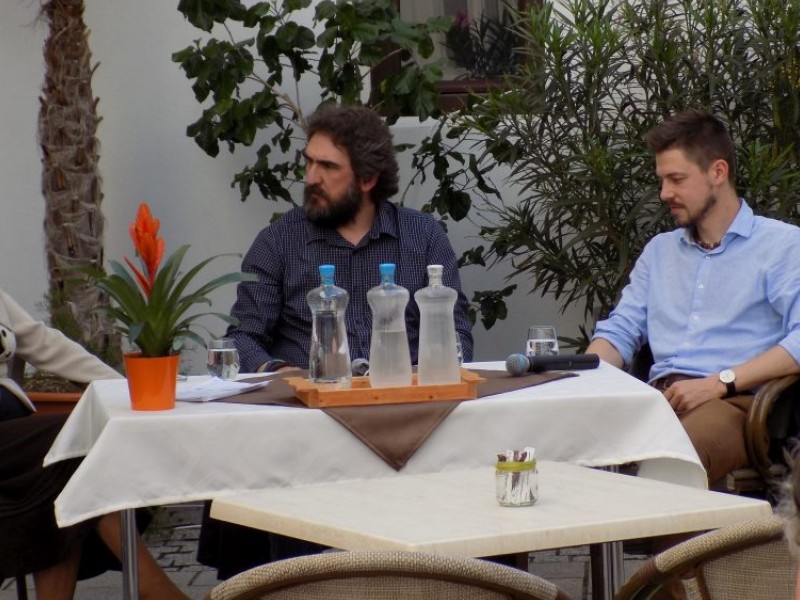 Kávéházi beszélgetés Ferenczi Alpárral és Kondics Gergellyel