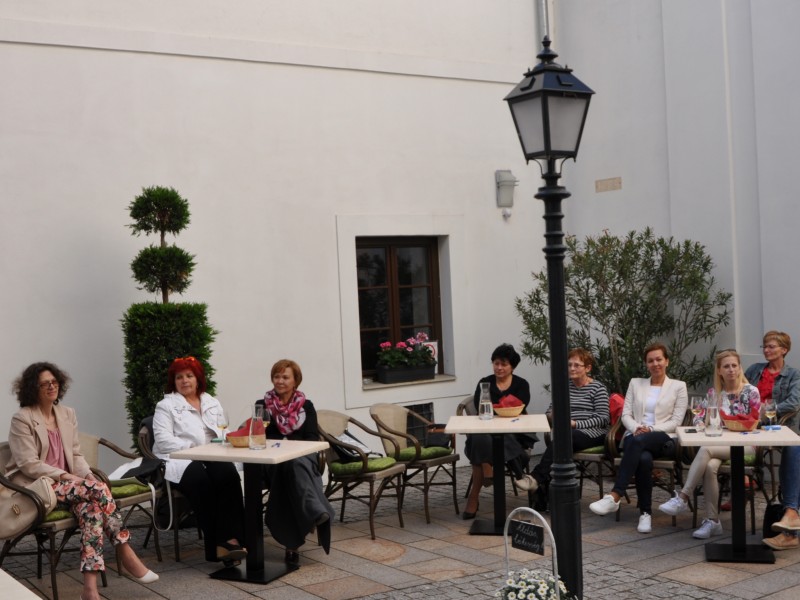 Kortyok és szavak – irodalmi borozgató