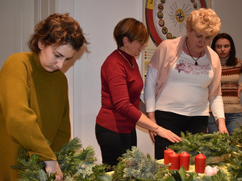 Mit jelképez az adventi koszorú? 