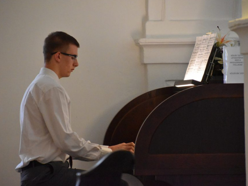 Molnár Lajos: Múltidézés című kiállításának megnyitója a Pannonia Reformata Múzeumban