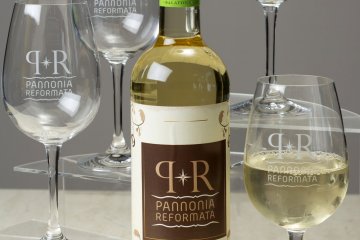Pannonia Reformata bor és boros poharak