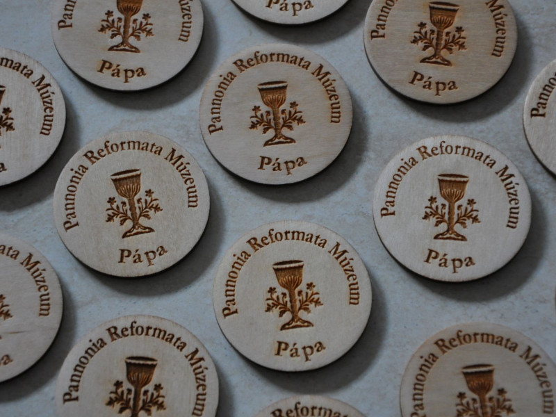 Pannonia Reformata kulcstartó és hűtőmágnes