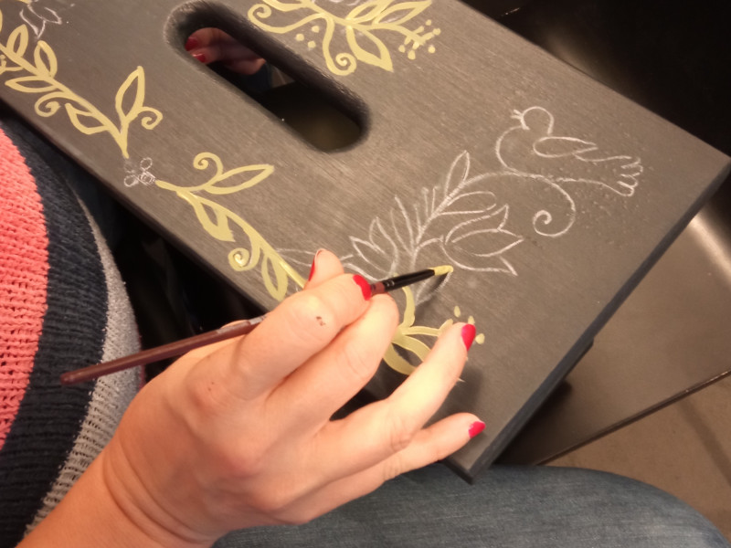 Praktika - Bútorfestés: Sámli és hokedli festés 