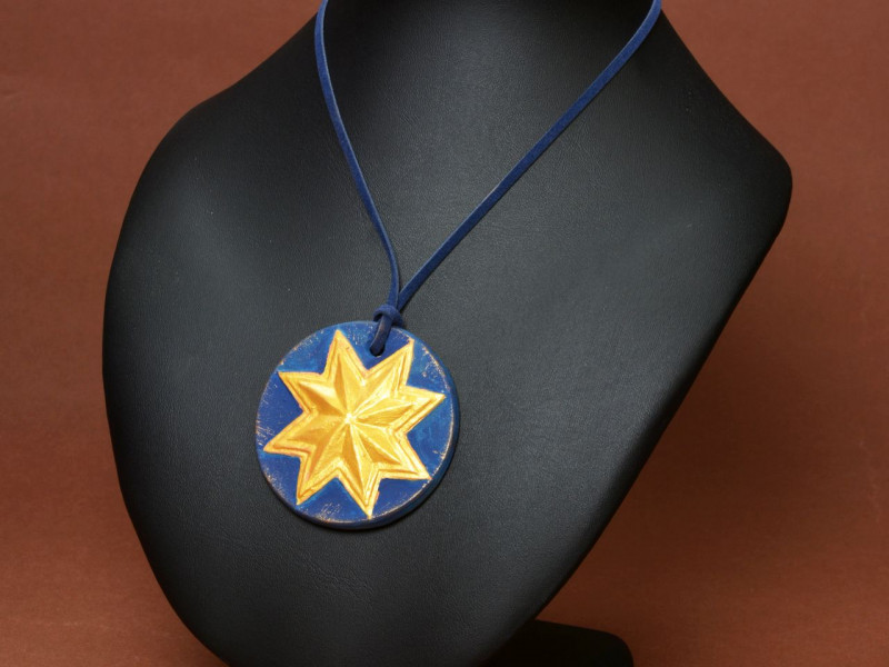 Református motívumos nyakláncok, plakettek