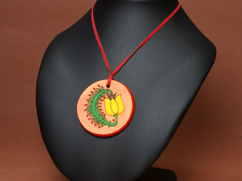 Református motívumos nyakláncok, plakettek